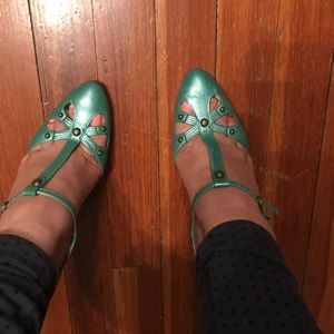 Imagine Vince Camuto enclosed cage toe shoe